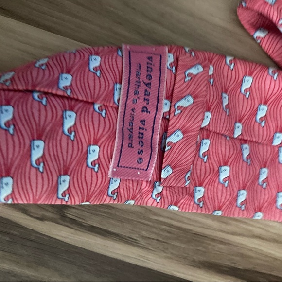 Vineyard Vines Silk Tie - Pink Whale Pattern - Rare Vintage Men's Hand Made - Picture 2 of 2